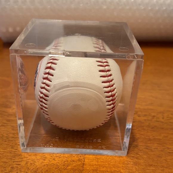 Mets Logo Baseball In Display - Picture 4 of 7